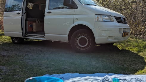 Bennie – 2-seater Volkswagen campervan from 2012