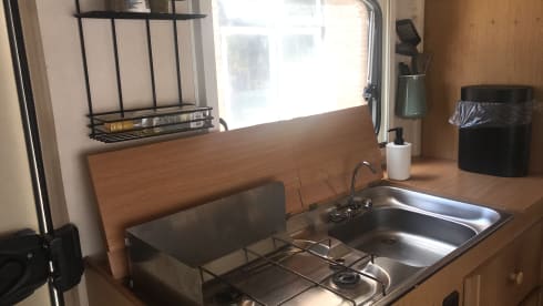 Claes – Claes: 4p spacious Alcove camper from 2000