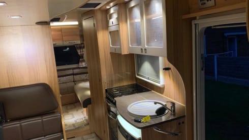 Luxus geräumiges Wohnmobil mit 6 Schlafplätzen