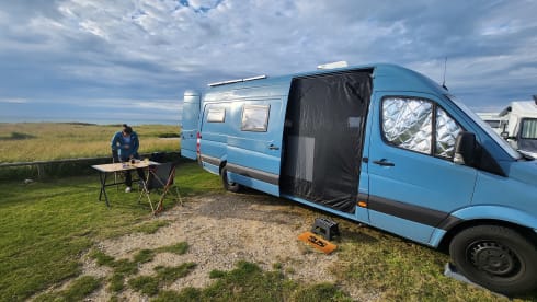 Boots – 2p Mercedes-Benz bus from 2014