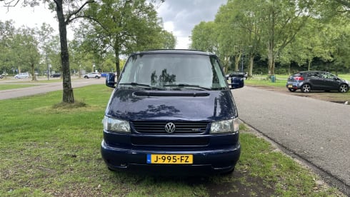 2p Volkswagen campervan