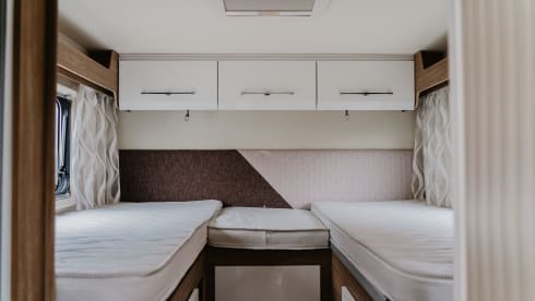 Rimor seal 695-14 – Spacious luxury family camper (14)