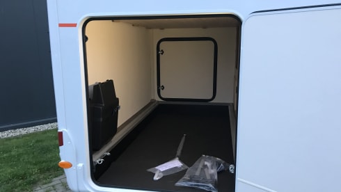 Sunlight T68, 2019. Einzelbetten, Hubbett, große Garage, Navigation