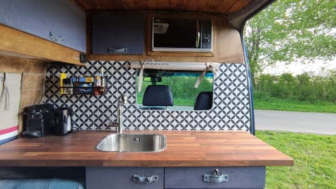 Super Grover  – Cool bus camper with unique interior