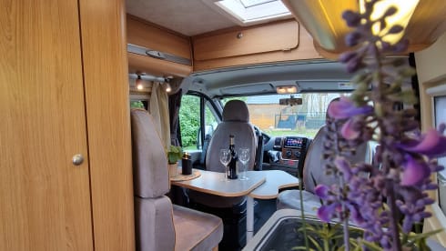 OFF-GRID – Very nice and fully equipped bus camper!