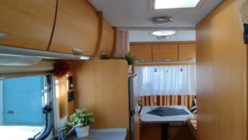 Elliot – Spacious 5-person Ford Trigano Elliot