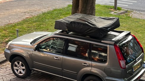 Adventurous 4x4 with roof tent (2P)