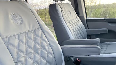 Adventure van  –  the coolest Volkswagen automatic from Edinburgh airport 