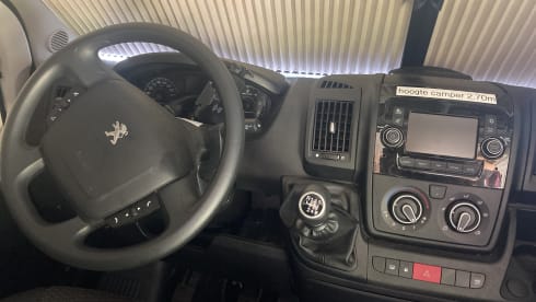 Little Red Devil  – 3p Peugeot bus uit 2020