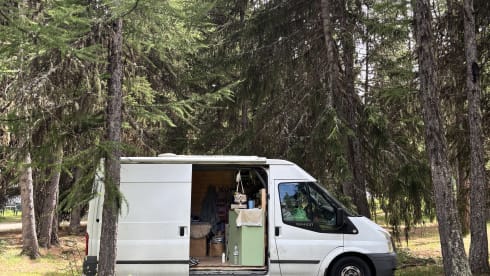 Bodhi – Comodo e spazioso Ford Transit, pronto per l'avventura.