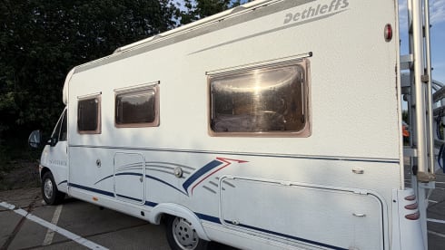 4p Dethleffs semi-integrated from 2005