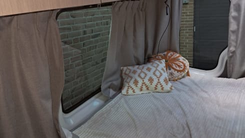 Comfortabel slapen 210x180 bed. En dwarsbed kinderen – 4-seater Mercedes-Benz bus from 2008