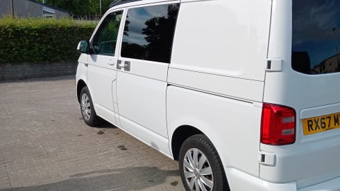 Wee Mags – Immaculate 4 berth 2017 VWT5 Camper