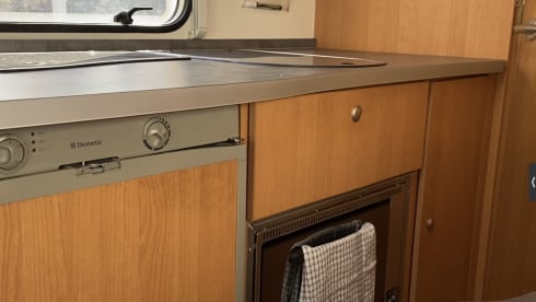 Bertie – compact Knaus motorhome, sleeps 4