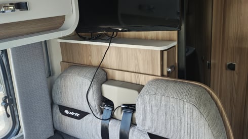 Leofran Roamulus – Roulotte Swift semi-integrata a 2 posti letto del 2018