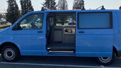 Bluey – 2 berth VW Campervan 