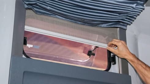 ELENA E IL SUO "CAMPY " – VIAGGIA IN LIBERTA CON MERCEDES WESTFALIA JAMES COOK