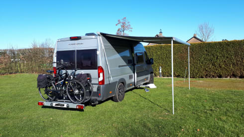 Bus camper with 2 length beds. Automatic 150 hp.