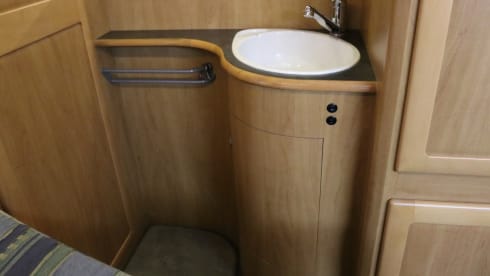 Hymer vast bed – Luxury entrance Hymer B574