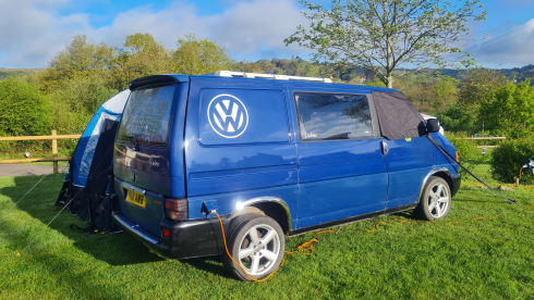 Valerie – 3 berth Volkswagen campervan from 1995