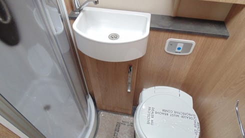 Mabel - The surf bus – Benvenuti nella nostra adorabile famiglia di lusso Autotrail Apache 700