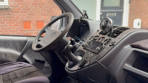 Bets – 4p Mercedes-Benz campervan uit 1997