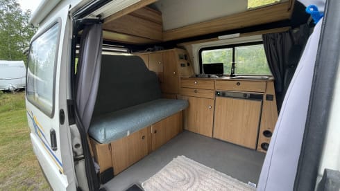 De Vrijbuiter – 7 Berth Chausson bus from 2013