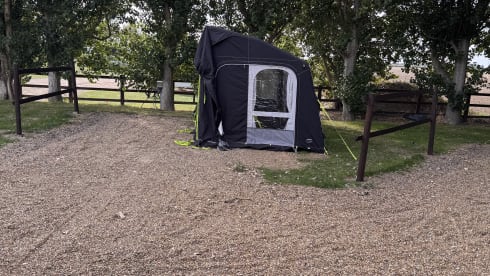 OFIE – Vi presentiamo OFIE, il nostro camper a 4 posti letto, pronto per la vostra avventura. 