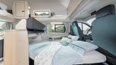 Compact Camper Westfalia Ford Nugget PLUS Automatic WITH WC