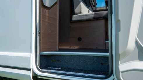 enjoycamper2 – KNAUS VAN TI 650 MEG PARTIALLY INTEGRATED TOP EQUIPMENT IDEAL FOR COUPLES