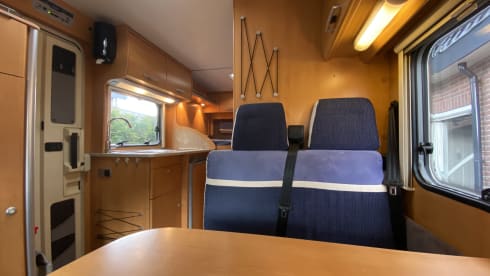 Compact and fully equipped Ford Hymer 522 Campervan