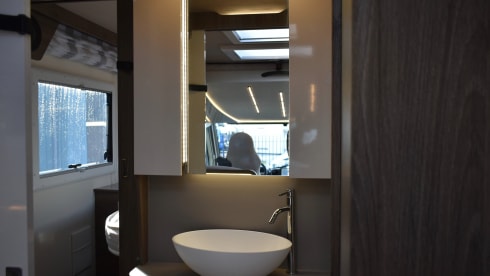 Pegaso  – Splendido camper di classe A - 4 posti letto - 5 cinture di sicurezza, Pegaso 740 