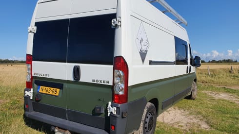 Super atmospheric & adventurous off-grid road trip camper!
