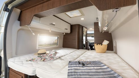 Well equipped Karmann Davis 620 bus from 2022 - dogs welcome