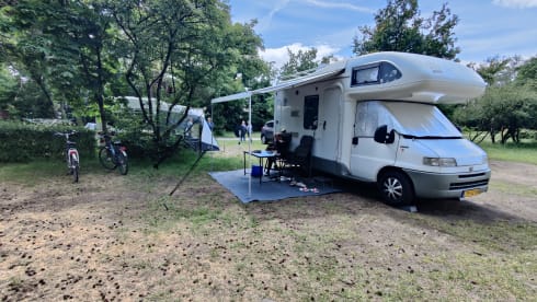 Gezellige 4-persoons alkoofcamper – ideaal voor stel of klein gezin