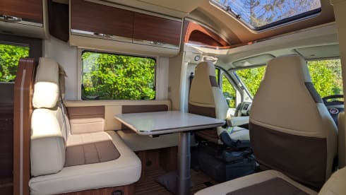 SilverBird – luxurious Adria Matrix 670SL - Located 10mins from Heathrow Airport