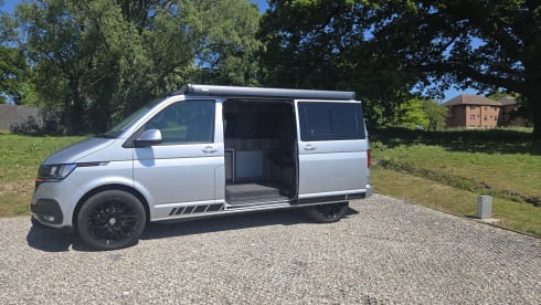 Wanderlust Wagon – *New* Ultimate Comfort 2021 Auto 4 Berth VW T6 Campervan with Heating