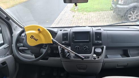 Kikker  – 5p Adria Mobil integrated uit 2011