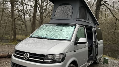 Roxy – VW T6 LWB Manual sleeps 4