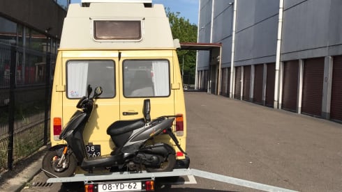 La Bus – 2-person Mercedes-Benz campervan from 1977