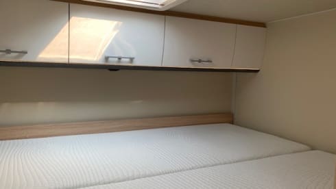 Sunny – Sunlight A70 alcove 6 person Automatic 150 HP built in 2018