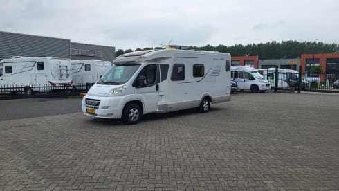 4p Hymer semi-integrated uit 2012