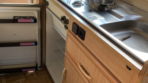 Spacious, neat 1980s family camper (Last 2 weeks of summer '25 discount!)