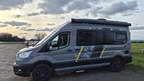 Theodore  – Swift-Bus mit 2 Schlafplätzen ab 2025