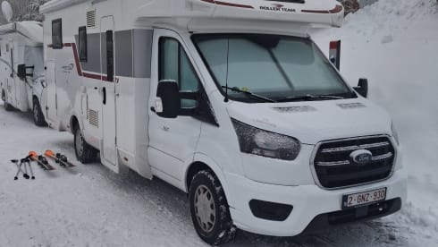 4p Ford Kronos Roller Team 2021  automatic te huur – Comfortabel op reis!