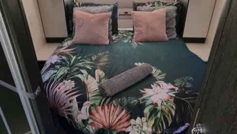 Roller Team Zefiro 4 Berth – Luxury 4 berth Motorhome 