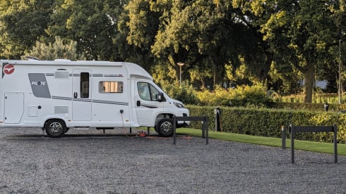 Superdelux campertje – 2p Pilote P690D EXPRESSION semi-integrated from 2025