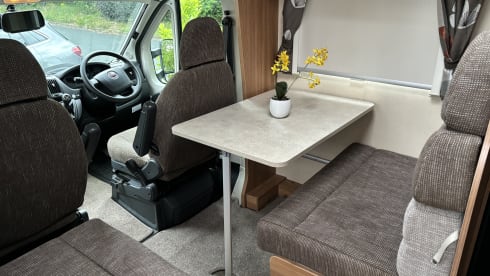Mary Hen – Swift Escape 664 4 Berth Motorhome