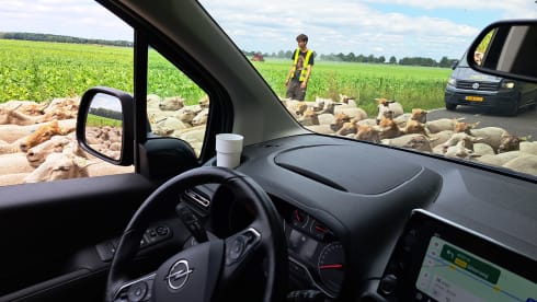 SLOWIE – 2p Sleeping Car on Wheels in an Opel Combo