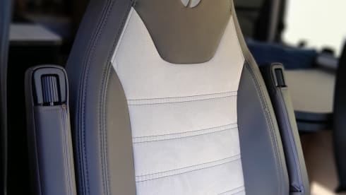 VAN IN BLACK – On to new shores